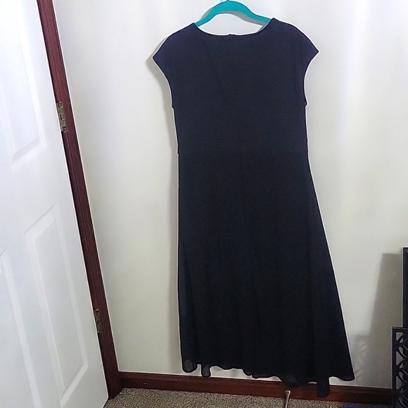 Chic Black and White Midi Dress - Picture 4 of 5